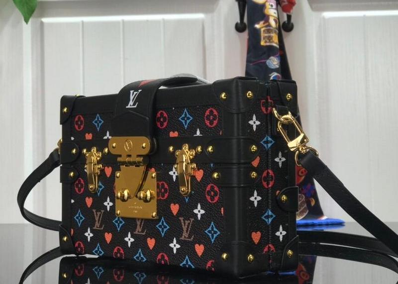 Anum Bags Detail