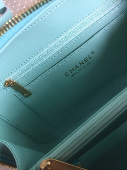 Anum Bags Detail