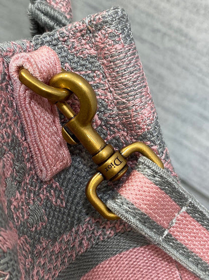 Anum Bags Detail