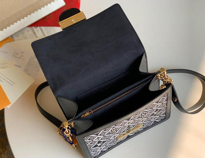 Anum Bags Detail
