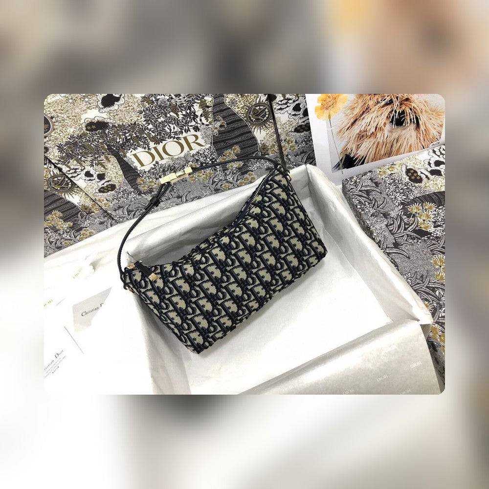 Anum Bags Detail