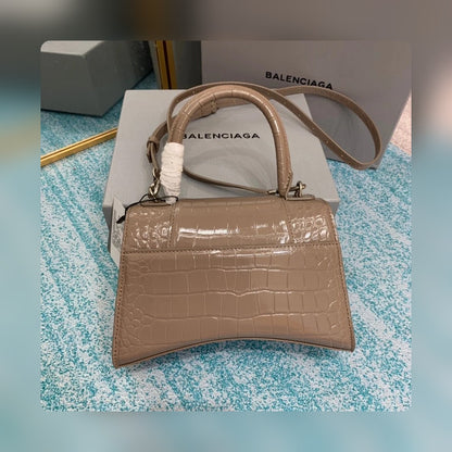 new-luxury-designer-bags-nm24081