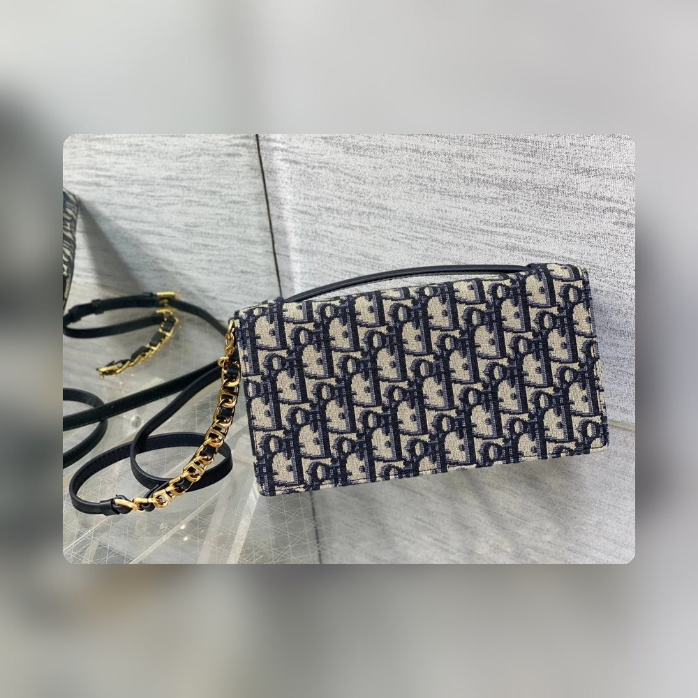 Anum Bags Detail