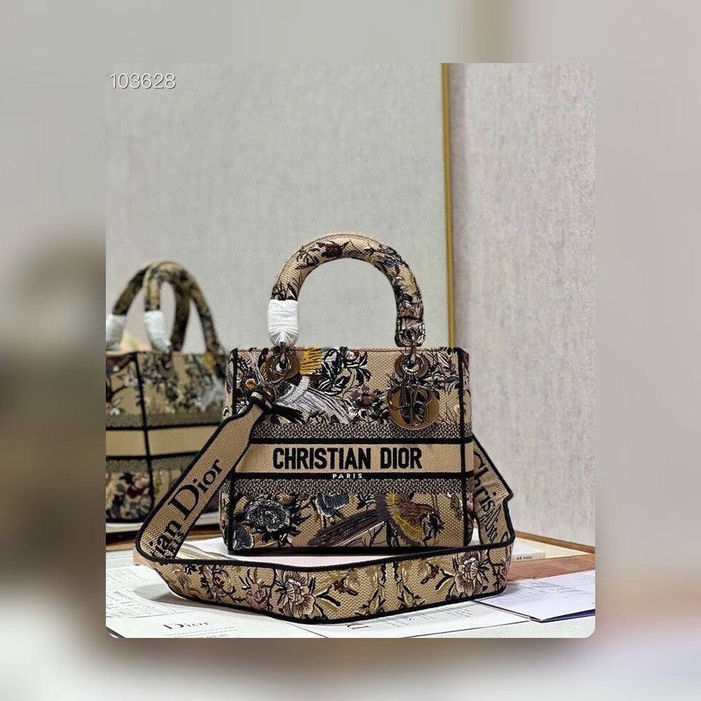 Anum Bags Detail