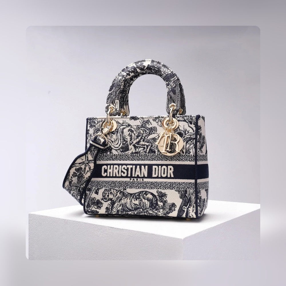 Anum Bags Detail