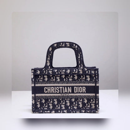 Anum Bags Detail