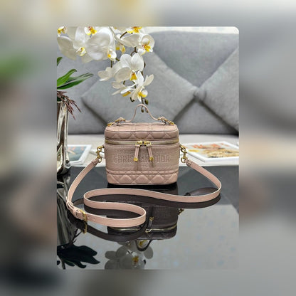 Anum Bags Detail