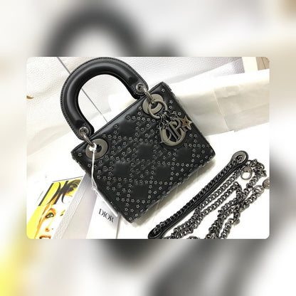 Anum Bags Detail