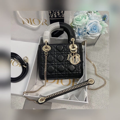 Anum Bags Detail