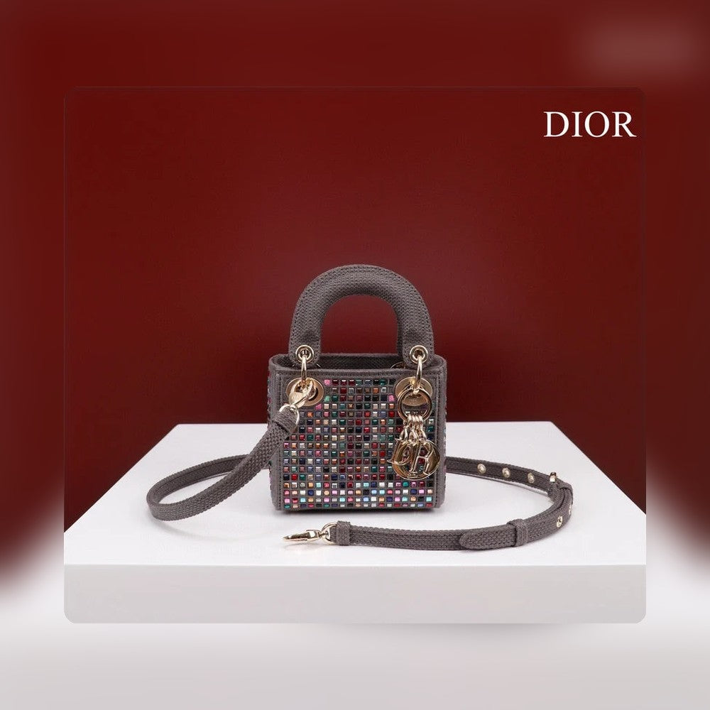Anum Bags Detail