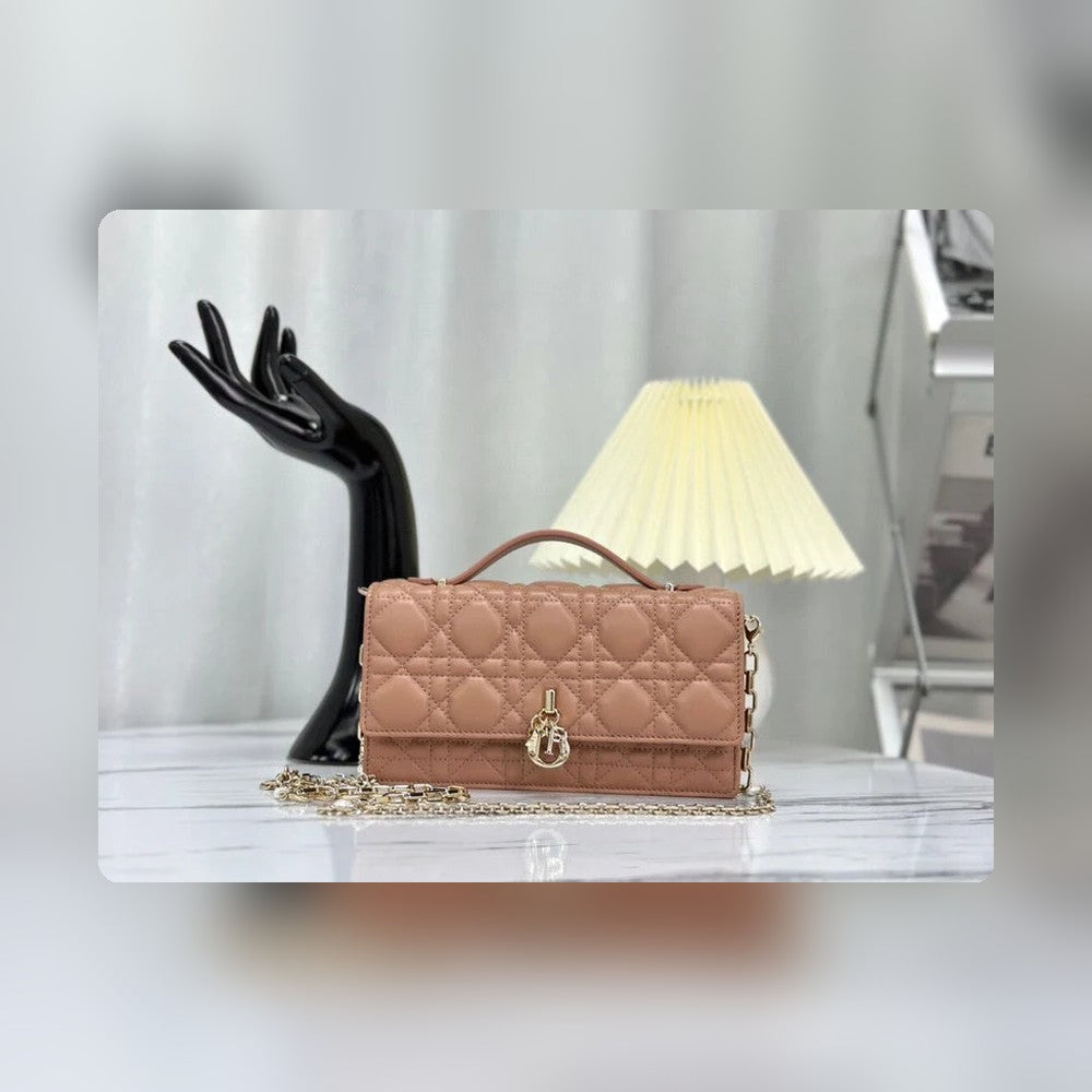 Anum Bags Detail