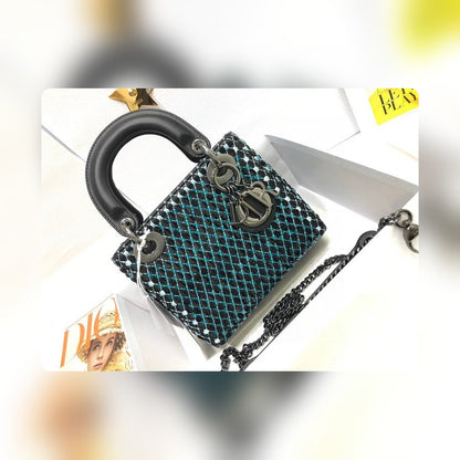 Anum Bags Detail