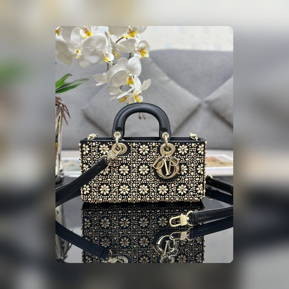 Anum Bags Detail