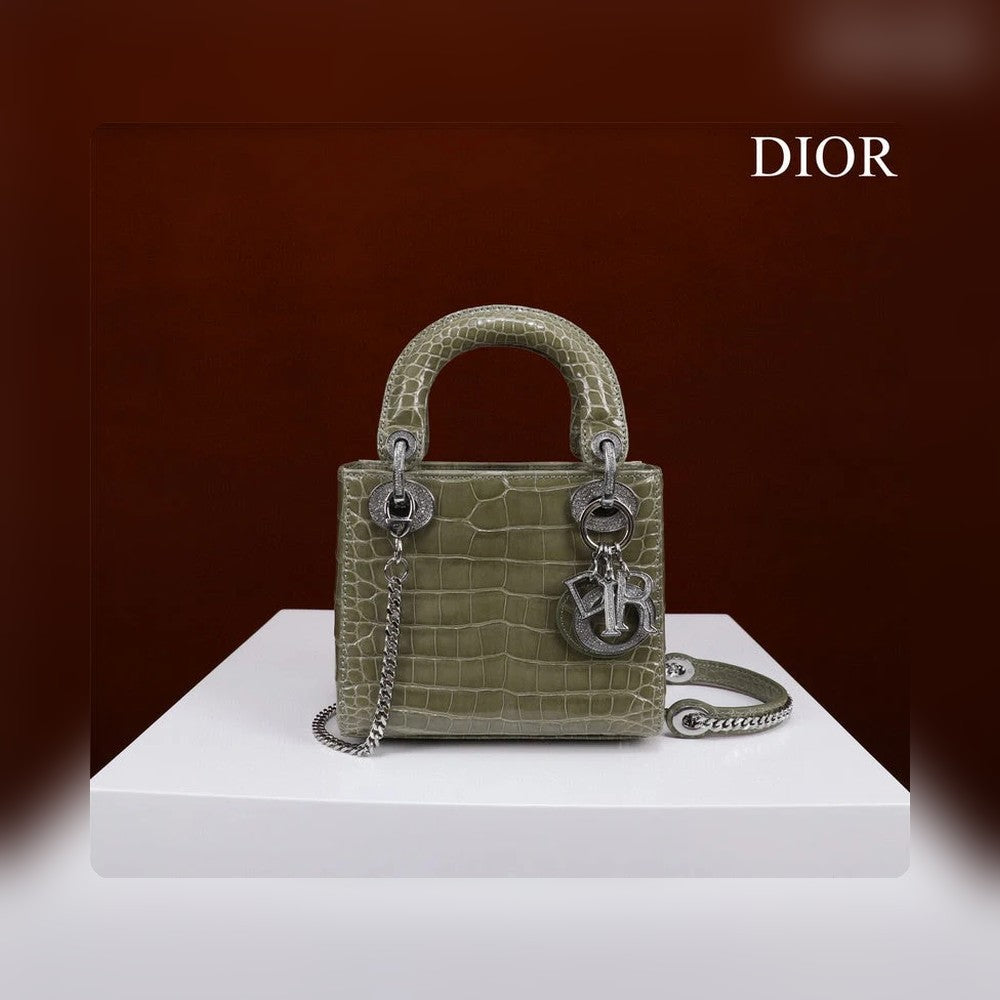 Anum Bags Detail