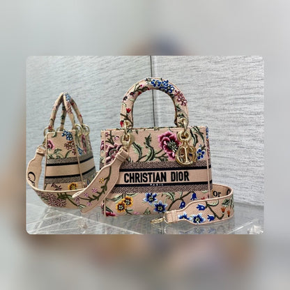 Anum Bags Detail