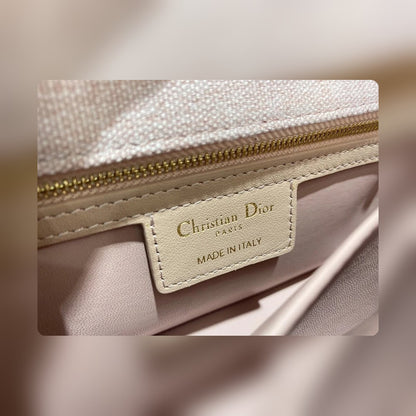 Anum Bags Detail
