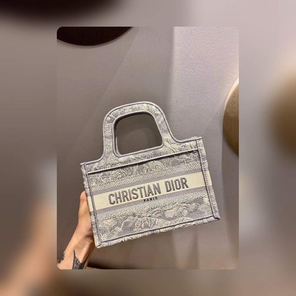 Anum Bags Detail