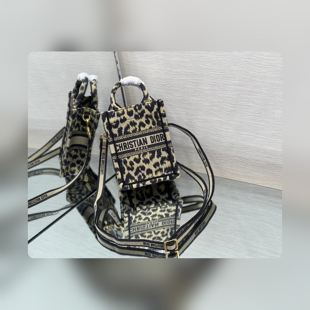 Anum Bags Detail