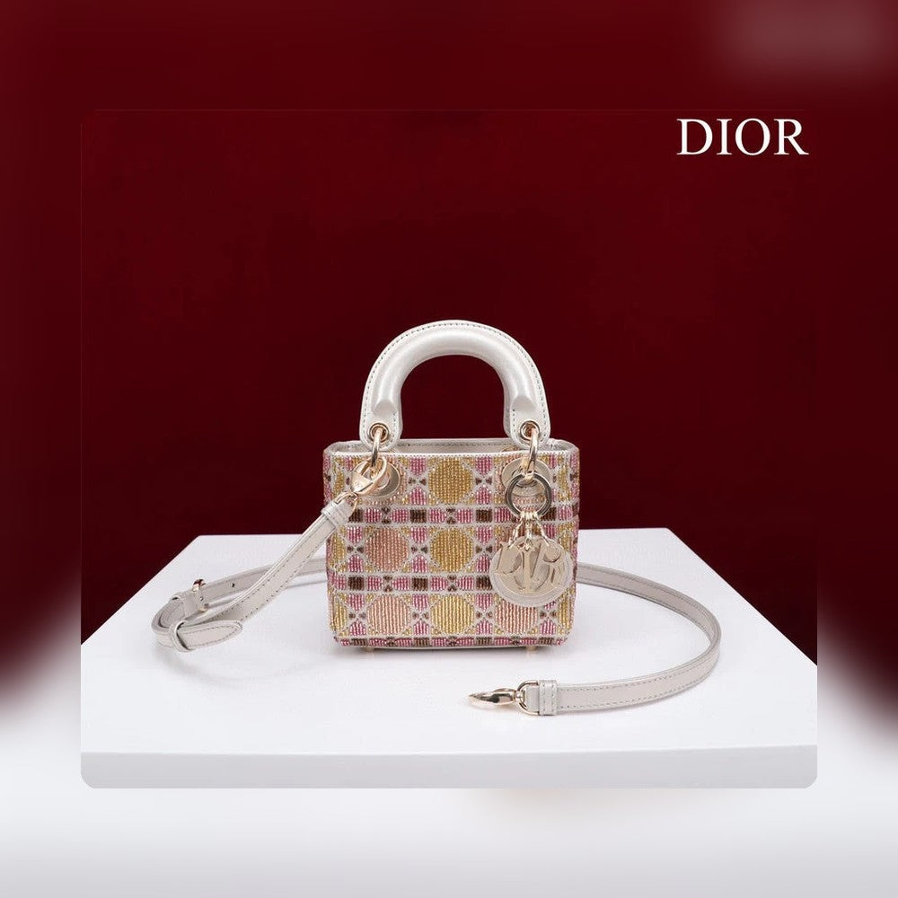 Anum Bags Detail