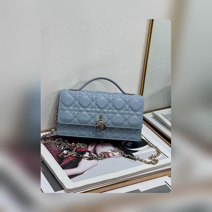 Anum Bags Detail