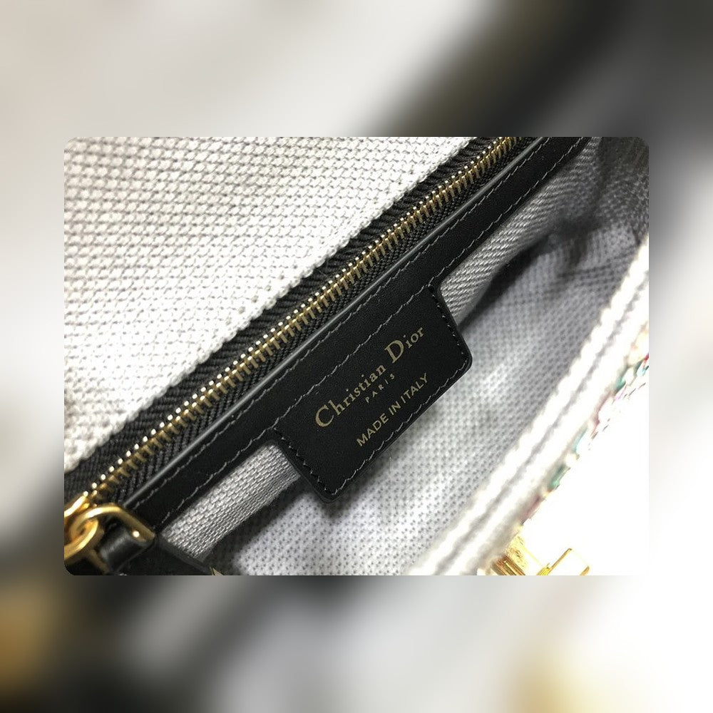 Anum Bags Detail