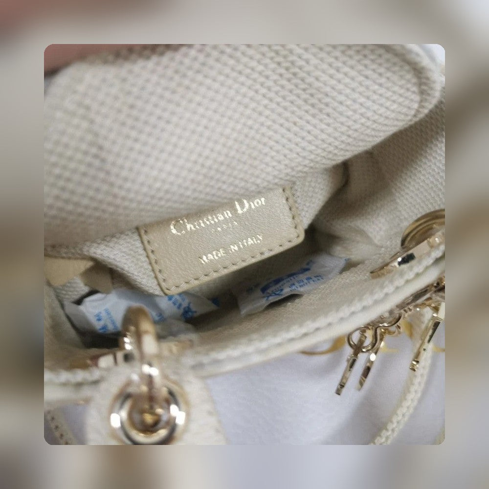 Anum Bags Detail