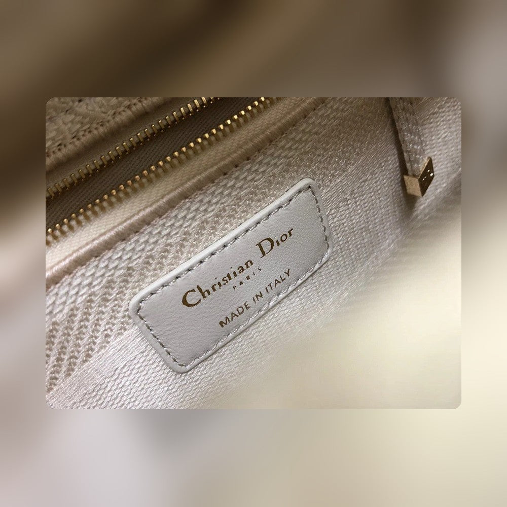 Anum Bags Detail