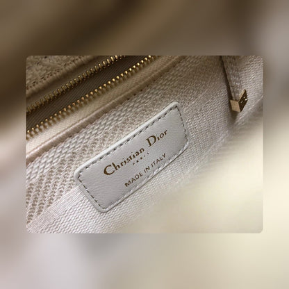 Anum Bags Detail