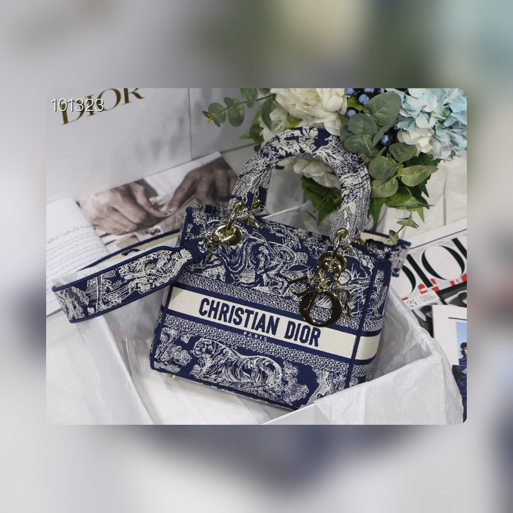 Anum Bags Detail