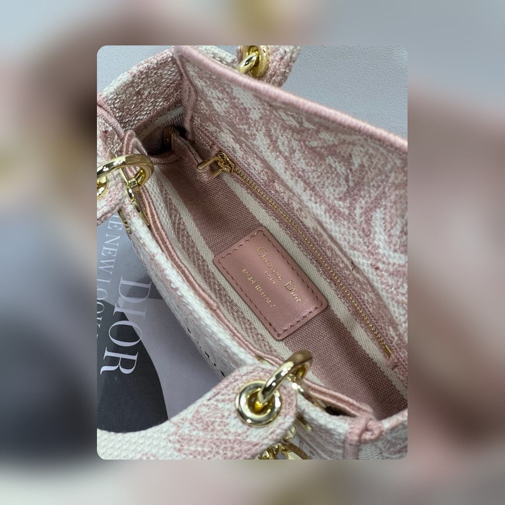 Anum Bags Detail