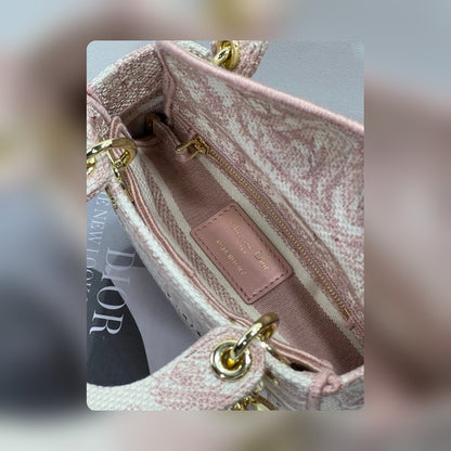 Anum Bags Detail