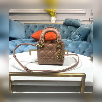 Anum Bags Detail