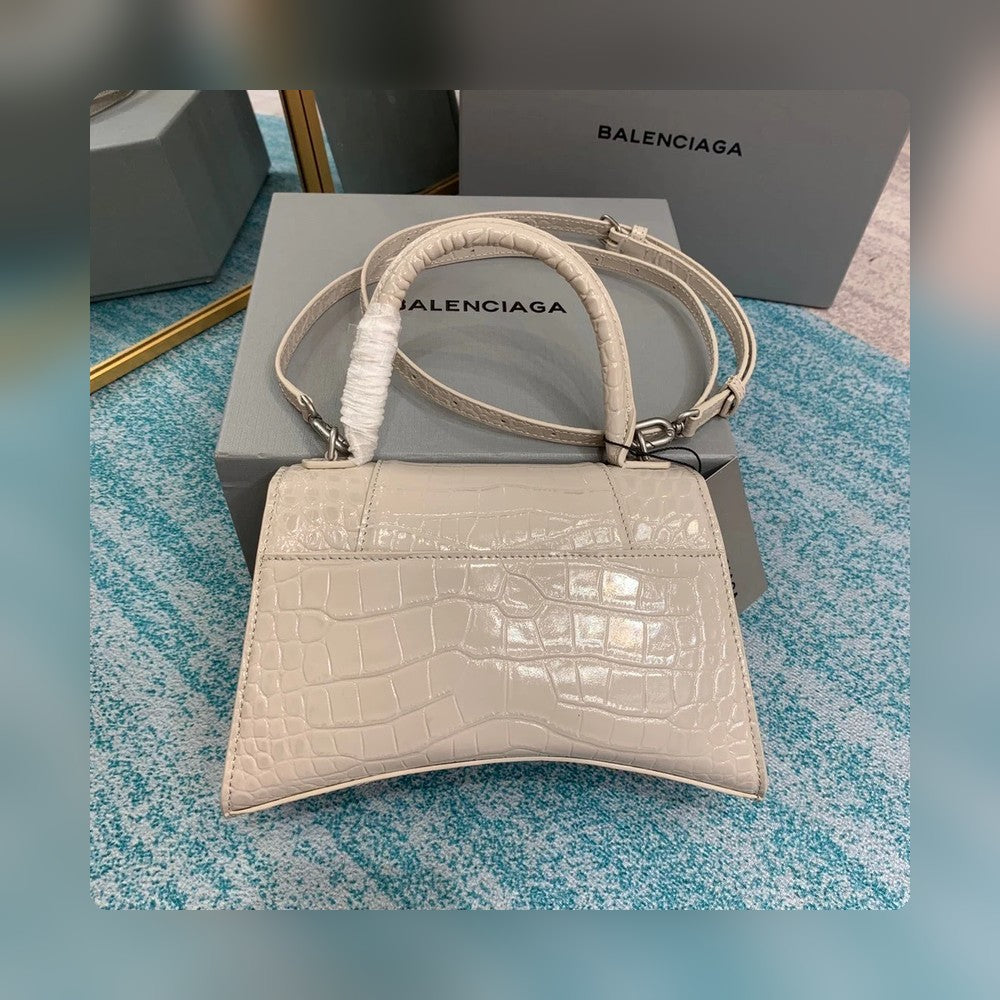 new-luxury-designer-bags-nm24071