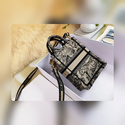 Anum Bags Detail