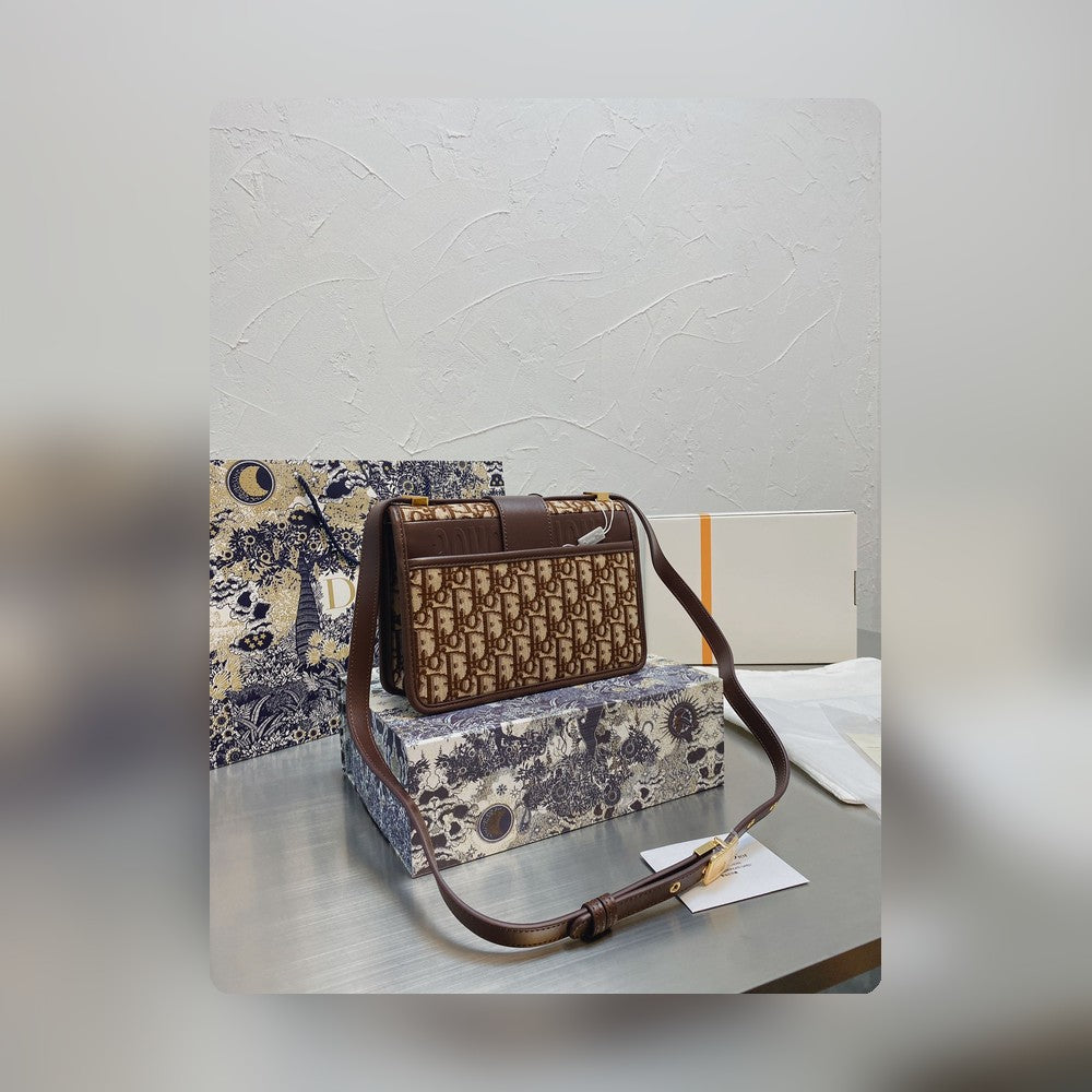 Anum Bags Detail