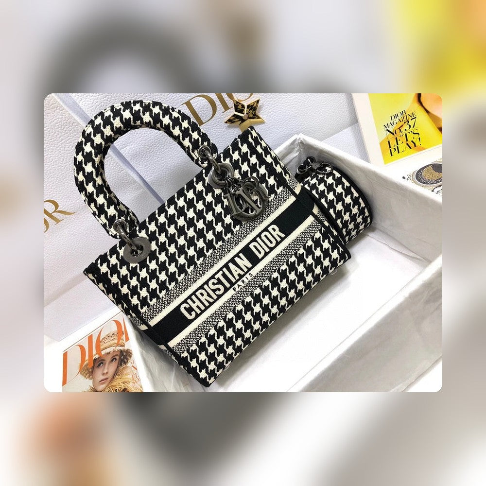 Anum Bags Detail