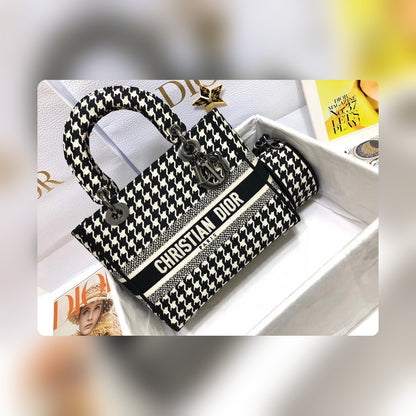 Anum Bags Detail