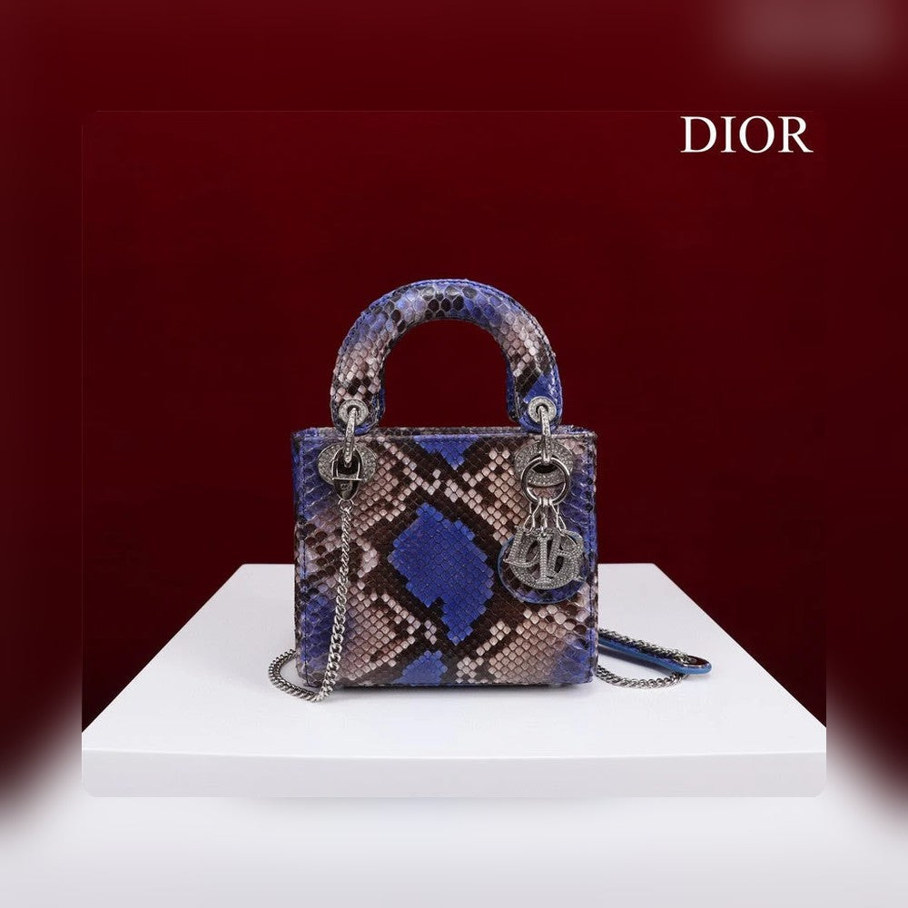 Anum Bags Detail