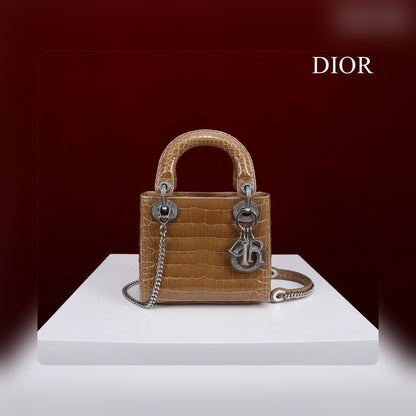 Anum Bags Detail