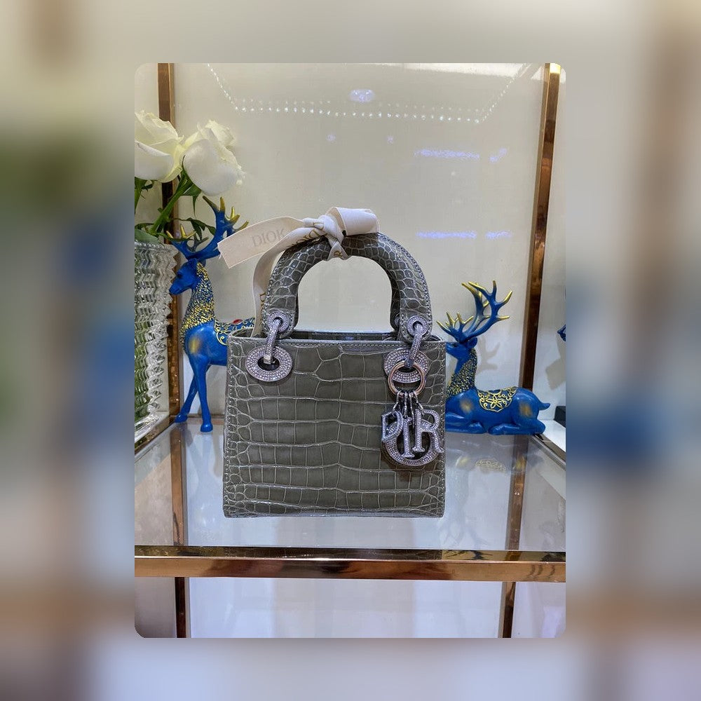 Anum Bags Detail
