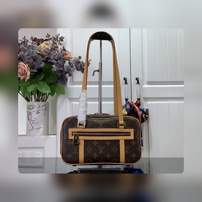 Anum Bags Detail