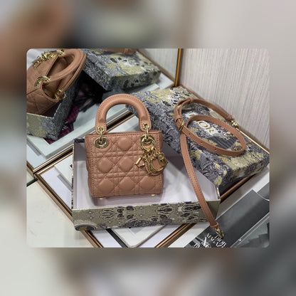 Anum Bags Detail