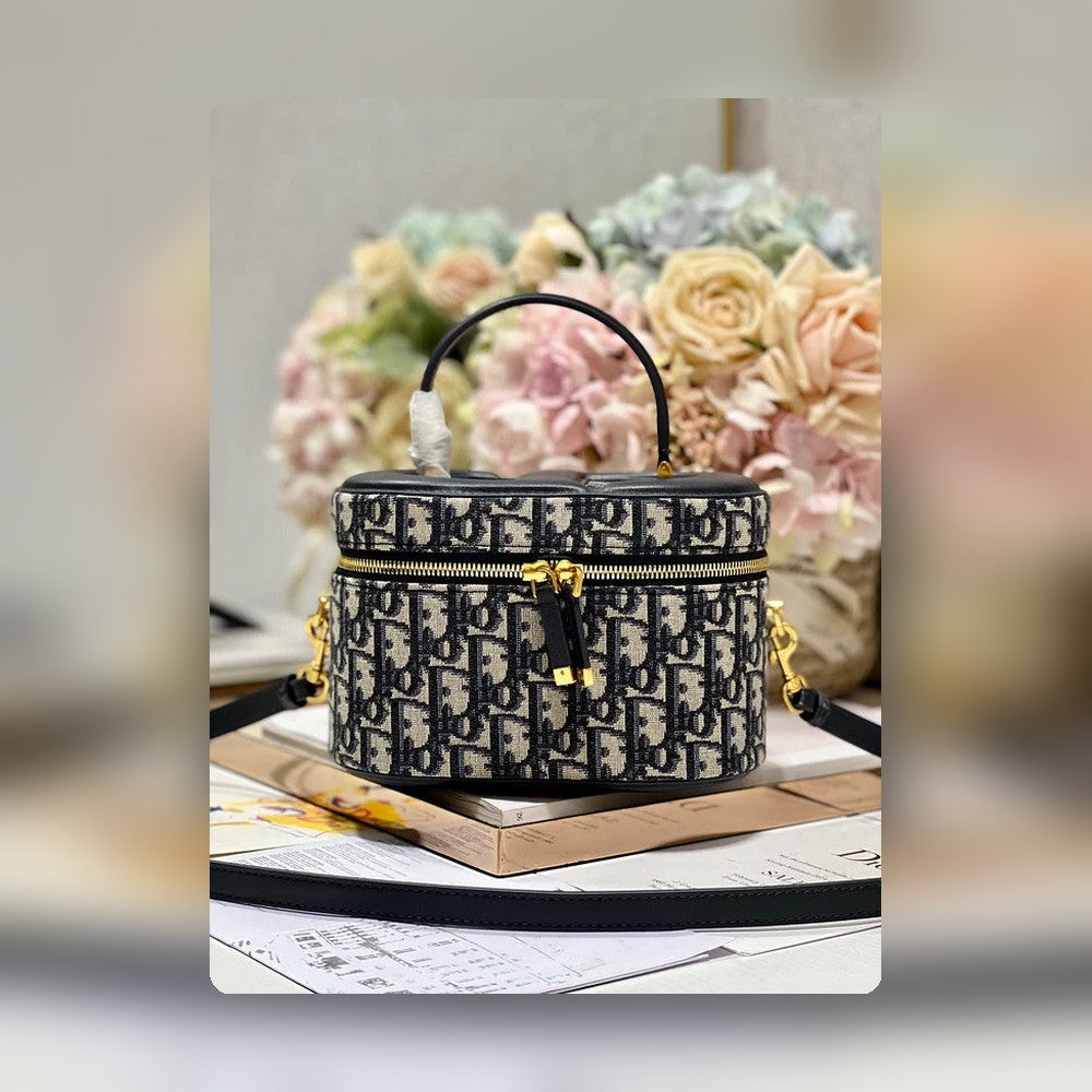 Anum Bags Detail