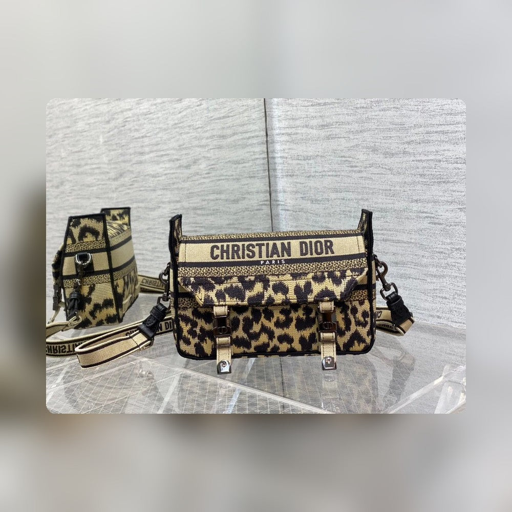Anum Bags Detail