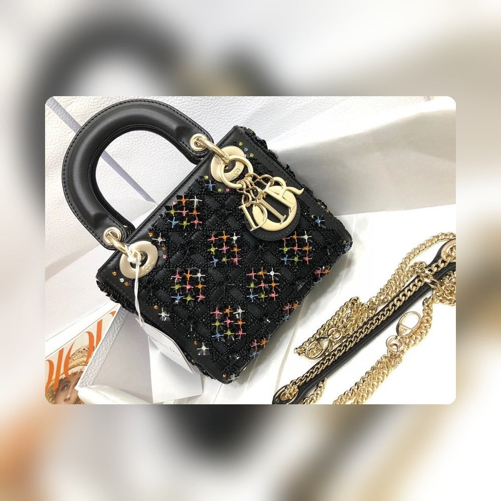 Anum Bags Detail