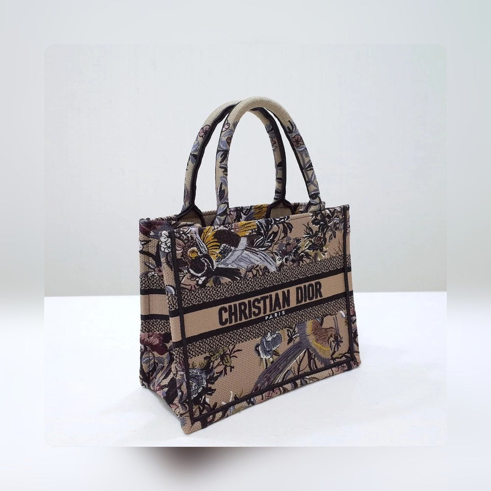 Anum Bags Detail