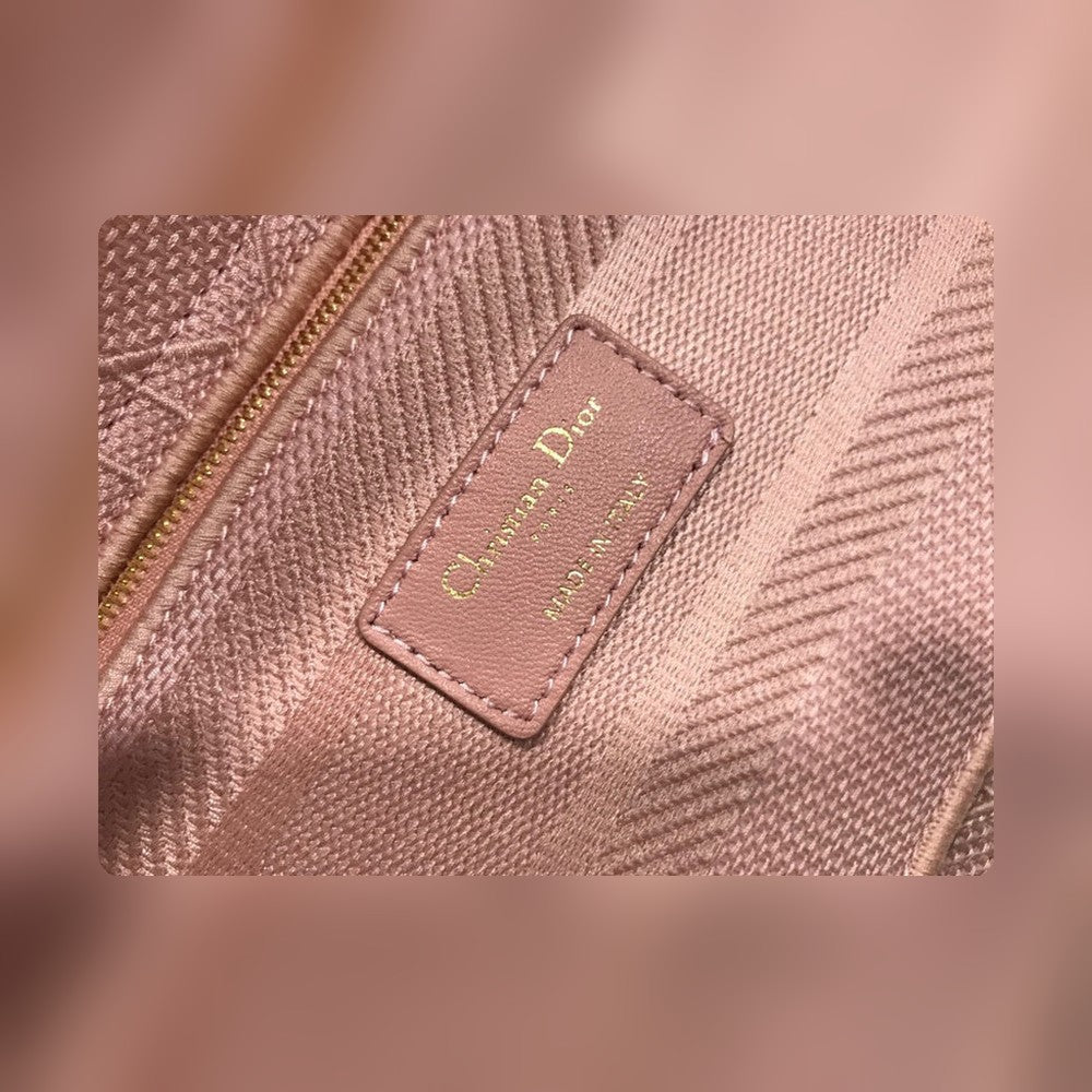 Anum Bags Detail