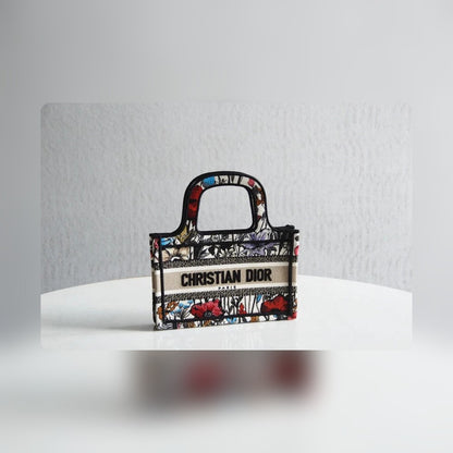 Anum Bags Detail