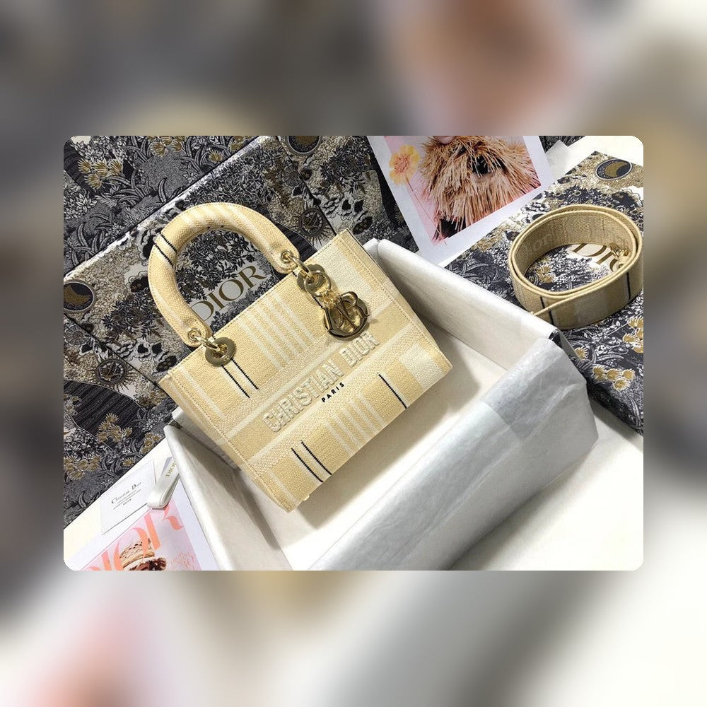 Anum Bags Detail