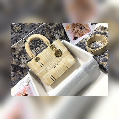 Anum Bags Detail